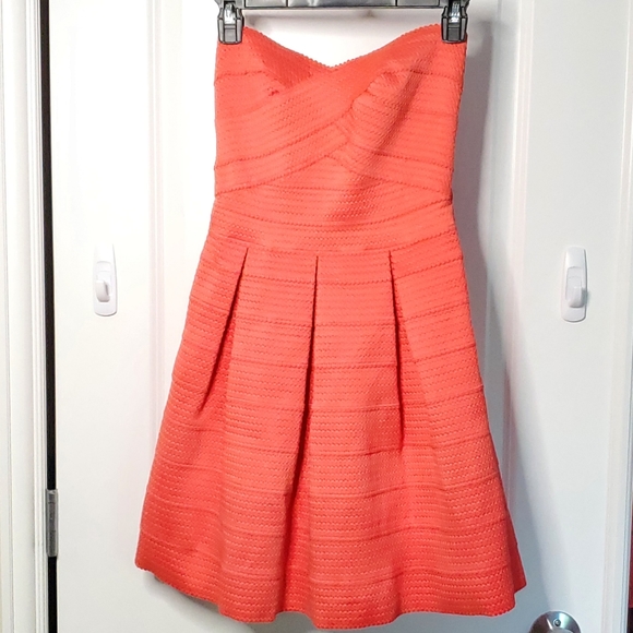 NWT Express Dress Strapless Bandage Fit & Flare Mini Coral Women's Small - Picture 2 of 3
